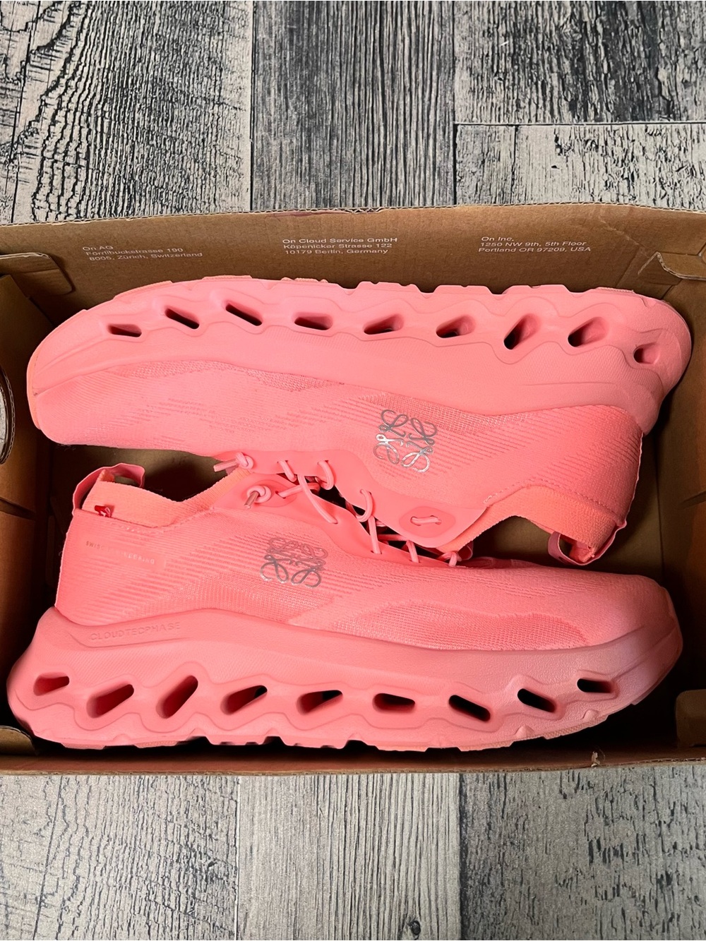 Oncloud x Loewe Pink Cloudtilt Slip-On Trainer neon collection